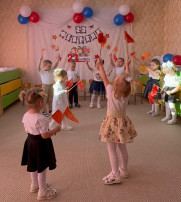 Праздник в младшей группе Праздник в младшей группе.