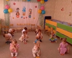 Рассеянный на празднике в младшей группе Рассеянный на празднике в младшей группе.